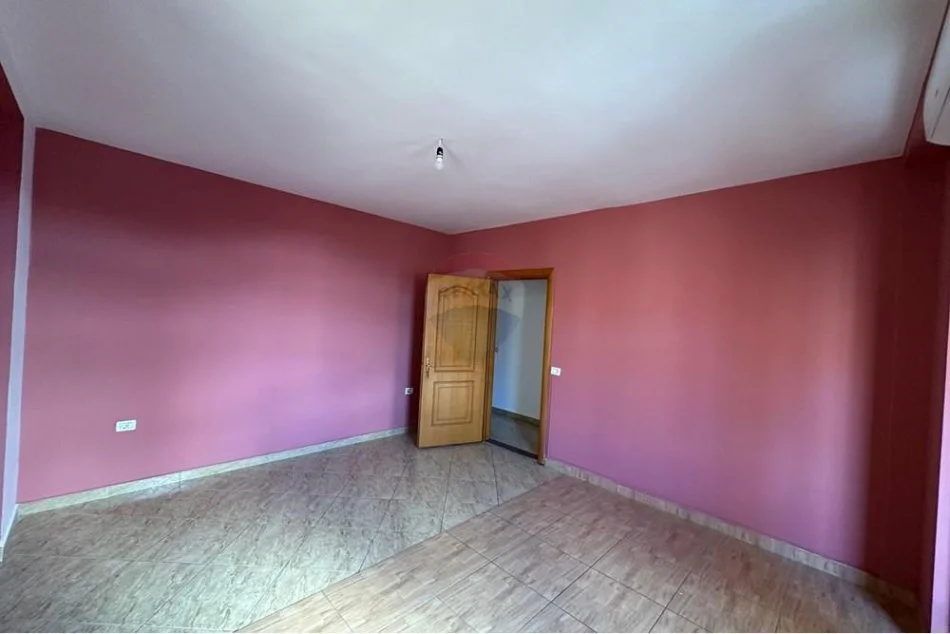 Tirane, jepet me qera apartament 2+1 Kati 4, 91 m² 550 € (Komuna e Parisit)