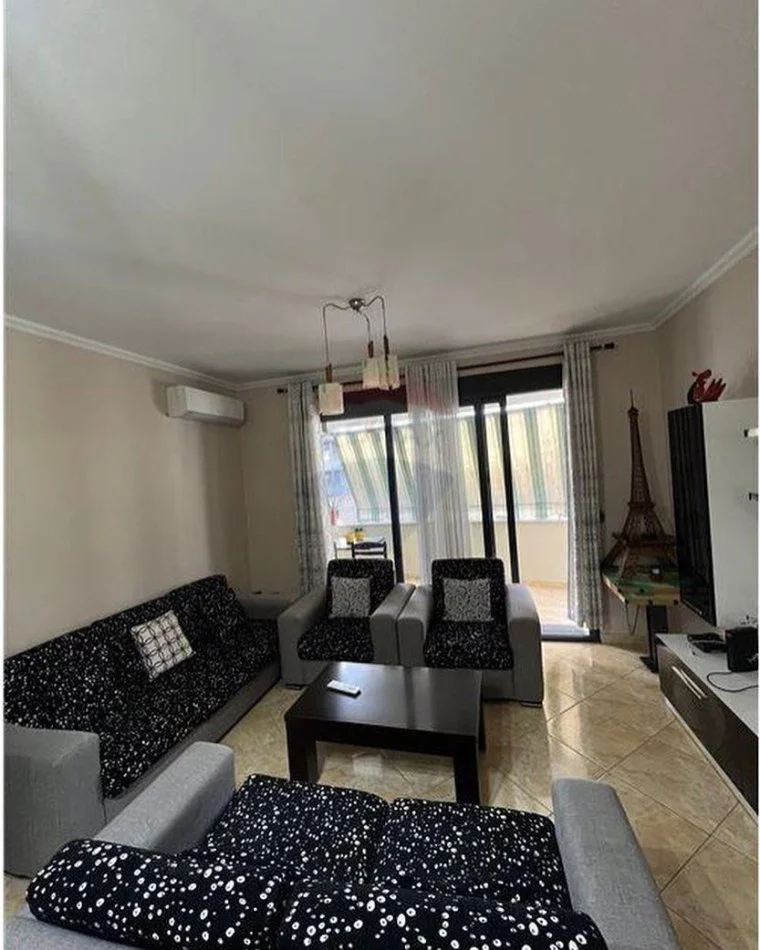 Tirane, jepet me qera apartament 2+1+Ballkon Kati 3, 115 m² 600 € (Ibrahim Kodra)