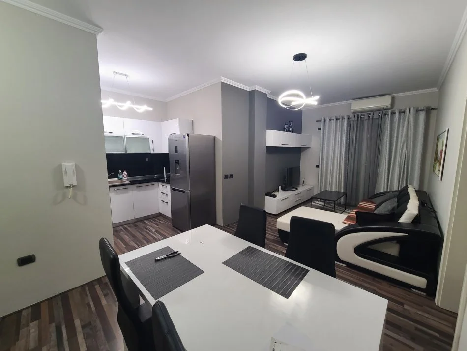 Tirane, jepet me qera apartament 1+1, Kati 4, 66 m² 450 € (Liqeni i thate)