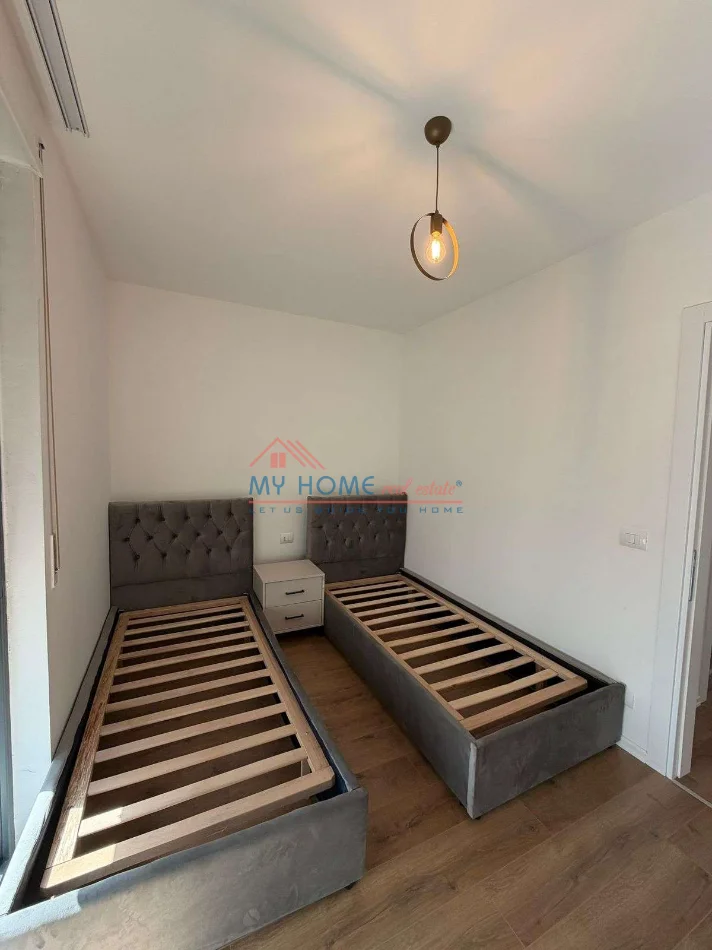 Tirane, jepet me qera apartament 2+1+Ballkon Kati 1, 108 m² 700 € (Ish Dogana)