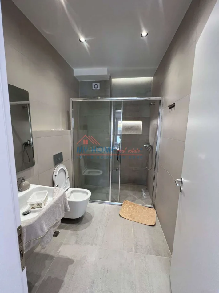 Tirane, jepet me qera apartament 2+1+Ballkon Kati 7, 108 m² 900 € (Rruga Dritan Hoxha)