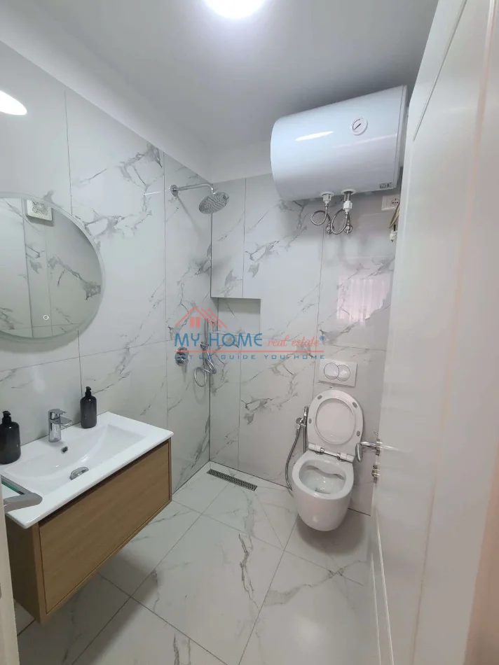 Tirane, jepet me qera apartament 2+1+Ballkon Kati 3, 90 m² 1.000 € (Rruga Luigj Gurakuqi)