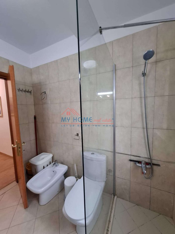 Tirane, jepet me qera apartament 2+1+Ballkon Kati 2, 113 m² 800 € (Kopeshti Zoolojik)