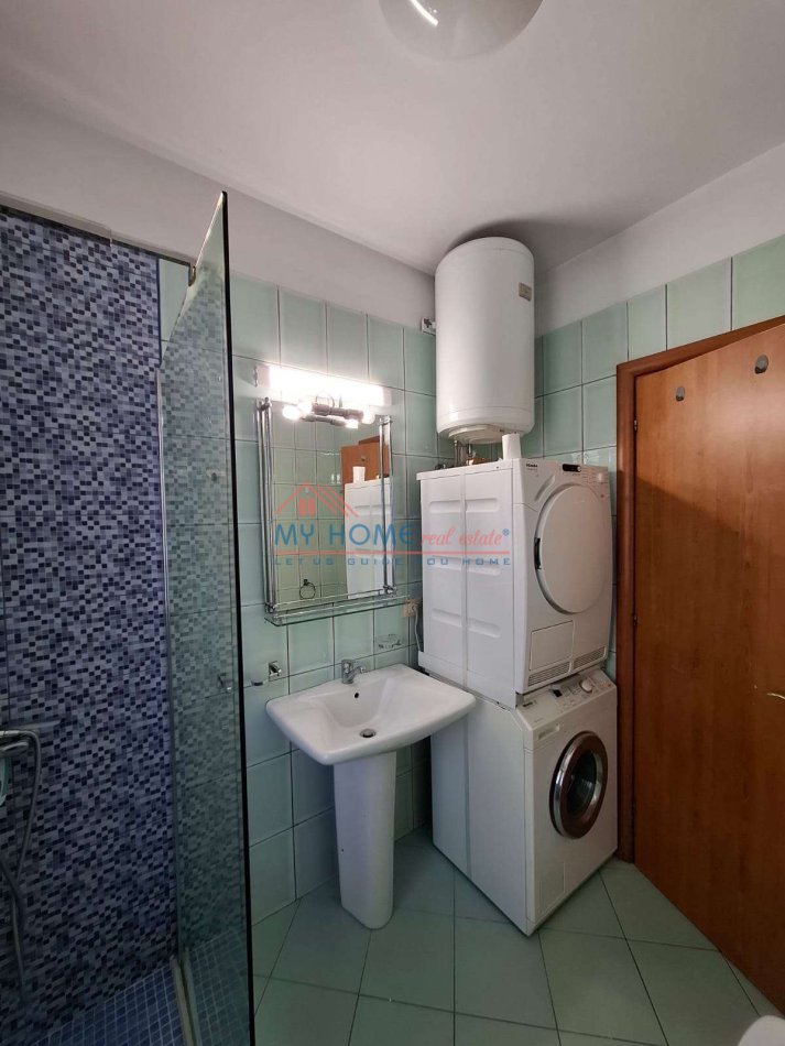 Tirane, jepet me qera apartament 2+1+Ballkon Kati 3, 113 m² 850 € (Rruga Eduard Mano)