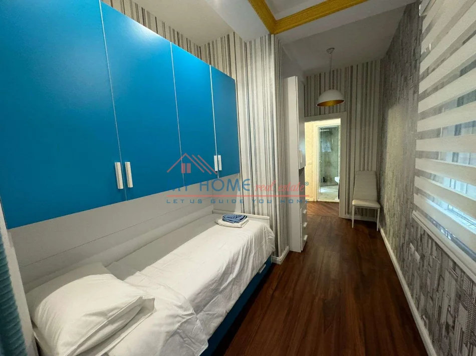 Tirane, jepet me qera apartament 2+1+Ballkon Kati 0, 140 m² 800 € (Liqeni i Thate)