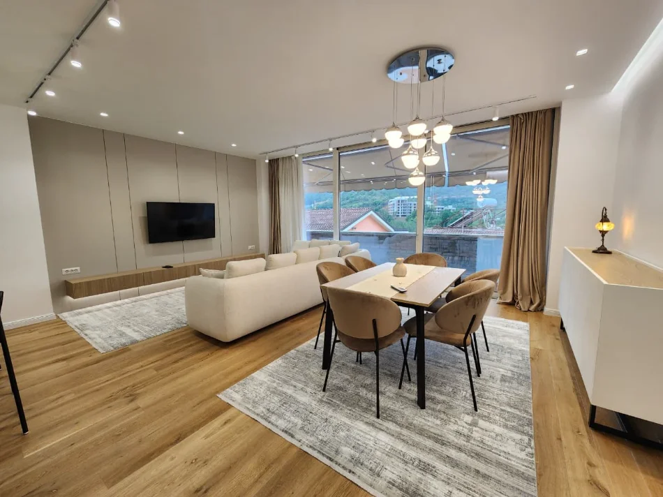 Me Qera: Aprtament 2+1+2wc & 3Bllkn (+1P.Parkimi) 📍Liqeni Thatë / Radisson (135m2)🔥🔥 Super modern | Hera parë me qira❤️ | 1350€/Muaj