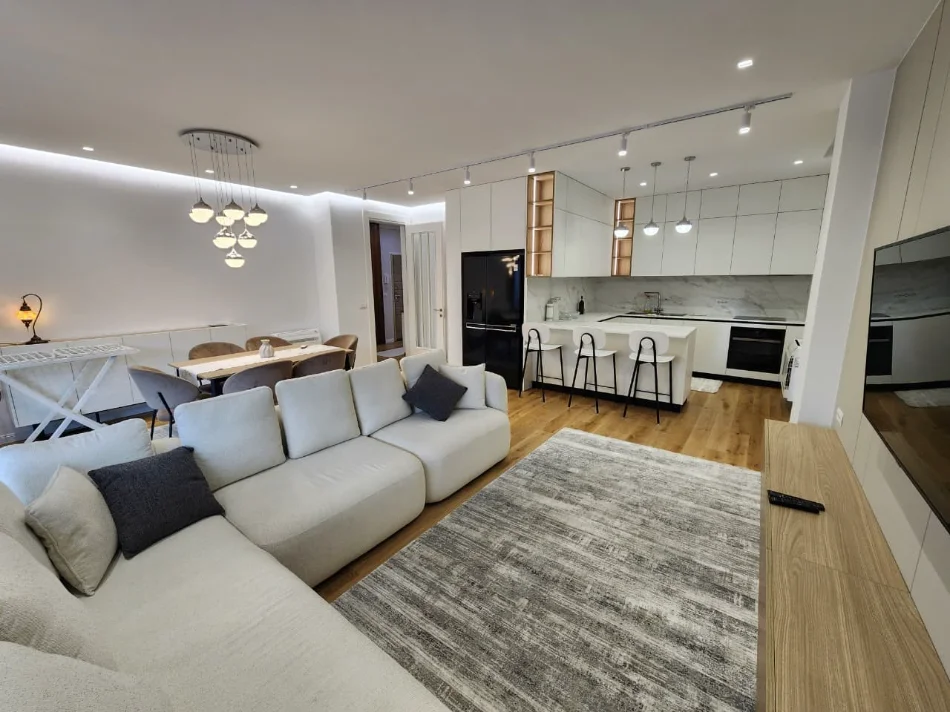 Me Qera: Aprtament 2+1+2wc & 3Bllkn (+1P.Parkimi) 📍Liqeni Thatë / Radisson (135m2)🔥🔥 Super modern | Hera parë me qira❤️ | 1350€/Muaj
