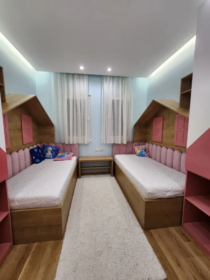 Me Qera: Aprtament 2+1+2wc & 3Bllkn (+1P.Parkimi) 📍Liqeni Thatë / Radisson (135m2)🔥🔥 Super modern | Hera parë me qira❤️ | 1350€/Muaj