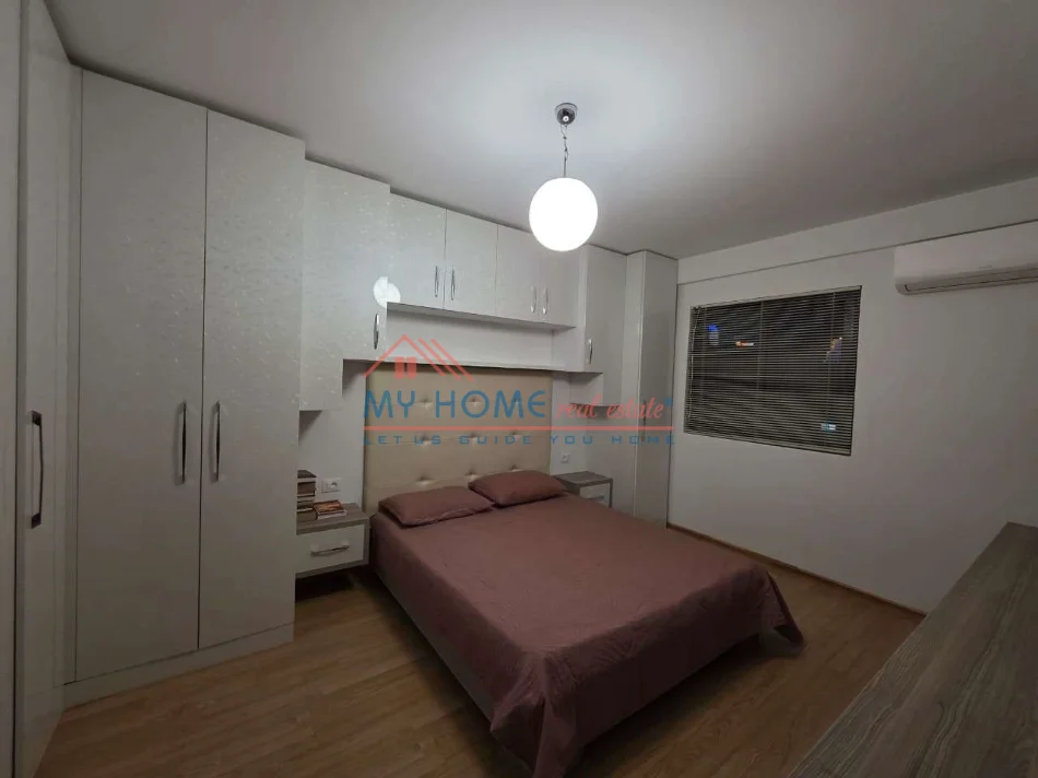 Tirane, jepet me qera apartament 4+1+Ballkon Kati 3, 120 m² 1.500 € (Mine Peza)