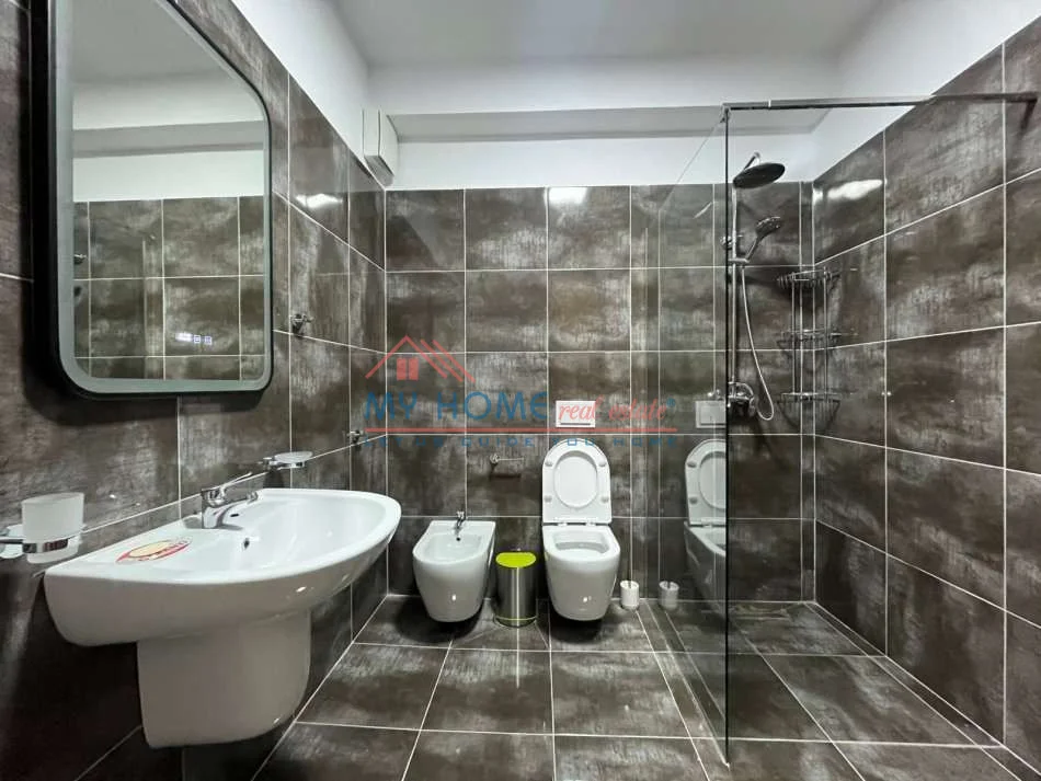 Tirane, jepet me qera apartament 1+1+Ballkon Kati 2, 85 m² 800 € (Myslym Shyri)