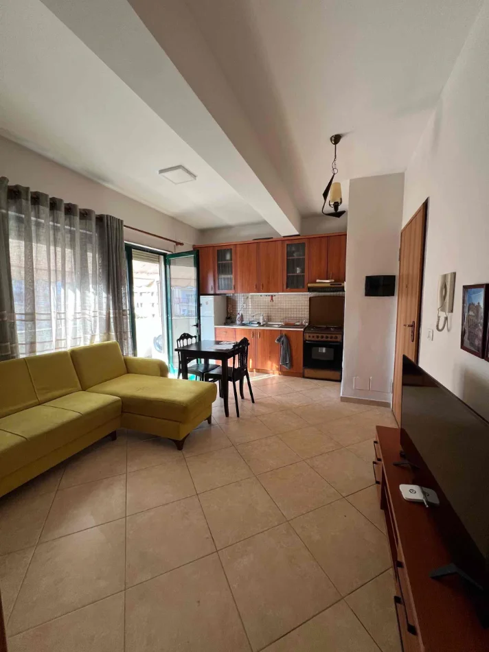 Tirane, jepet me qera apartament 1+1+Ballkon Kati 5, 67 m² 500 € (DON BOSKO)
