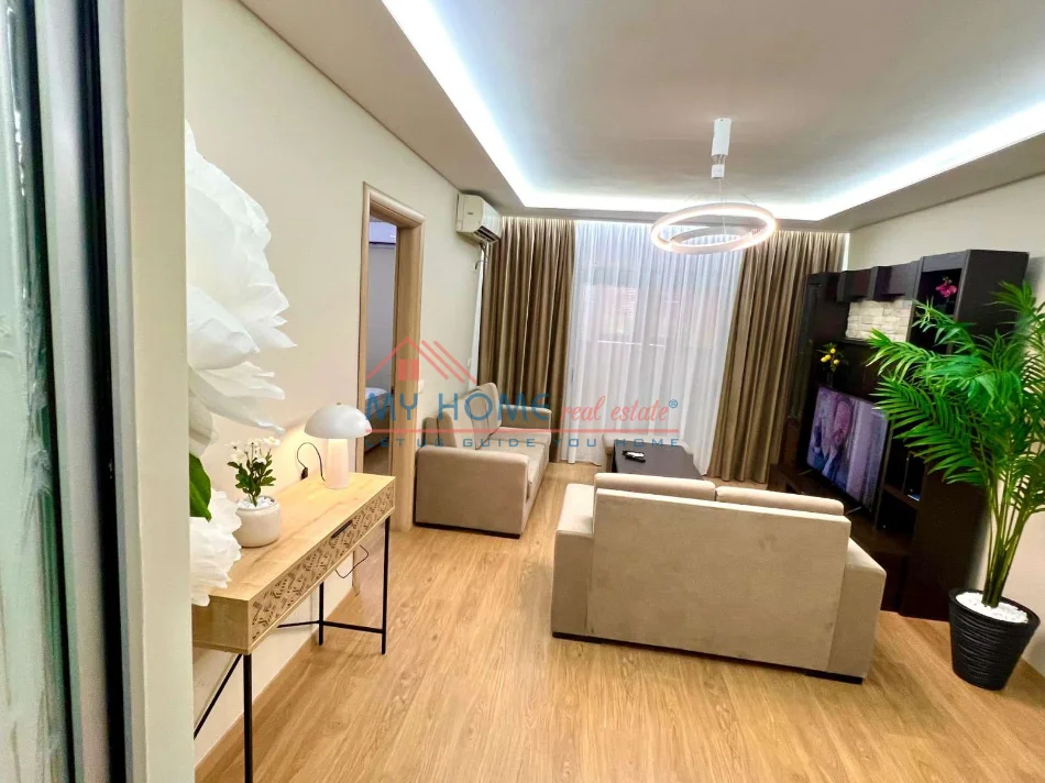 Tirane, jepet me qera apartament 1+1+Ballkon Kati 8, 70 m² 570 € (Bulevardi Zhan D'Ark)