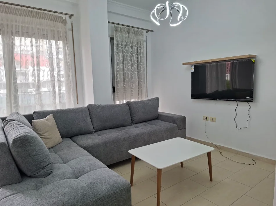 🏠 Me Qera: Super Apt. 1+1 & 1 Bllk (📍Qendër - Rr. Kavajës)🔥 Super vendndodhje || 5 min nga Qendra | 70,000 Lekë / Muaj💶