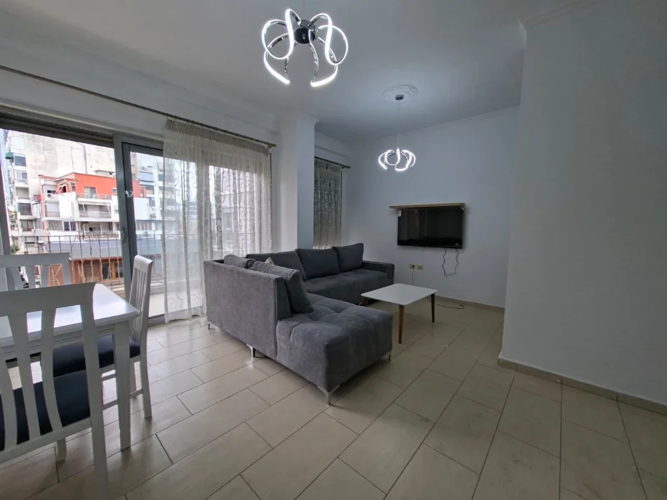 🏠 Me Qera: Super Apt. 1+1 & 1 Bllk (📍Qendër - Rr. Kavajës)🔥 Super vendndodhje || 5 min nga Qendra | 70,000 Lekë / Muaj💶