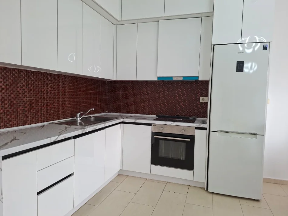 🏠 Me Qera: Super Apt. 1+1 & 1 Bllk (📍Qendër - Rr. Kavajës)🔥 Super vendndodhje || 5 min nga Qendra | 70,000 Lekë / Muaj💶