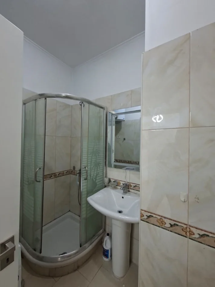 🏠 Me Qera: Super Apt. 1+1 & 1 Bllk (📍Qendër - Rr. Kavajës)🔥 Super vendndodhje || 5 min nga Qendra | 70,000 Lekë / Muaj💶