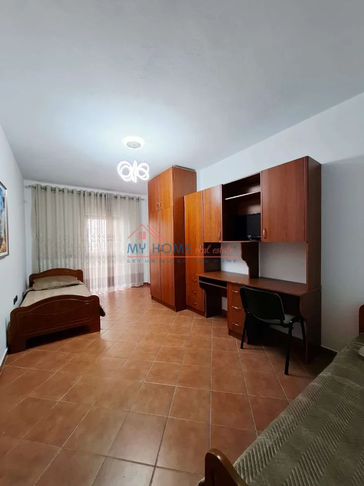 Tirane, jepet me qera apartament 2+1+Ballkon Kati 3, 115 m² 650 € (Rruga e Kavajes)