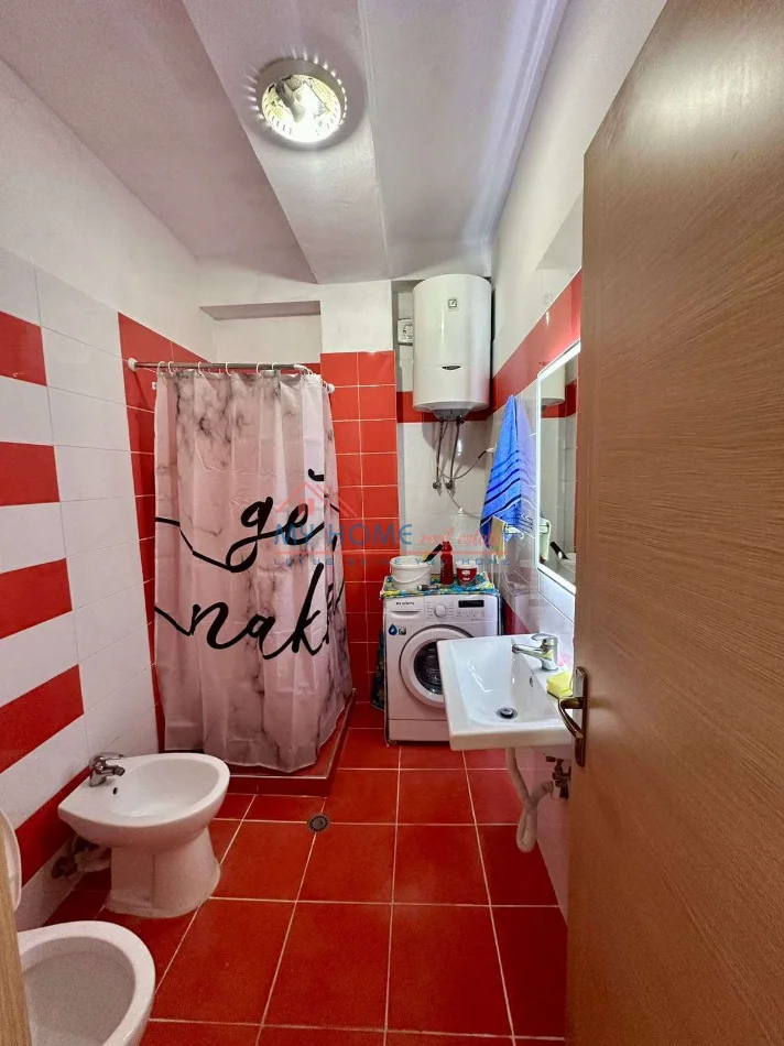 Tirane, jepet me qera apartament 1+1+Ballkon Kati 6, 56 m² 600 € (Rruga Siri Kodra)