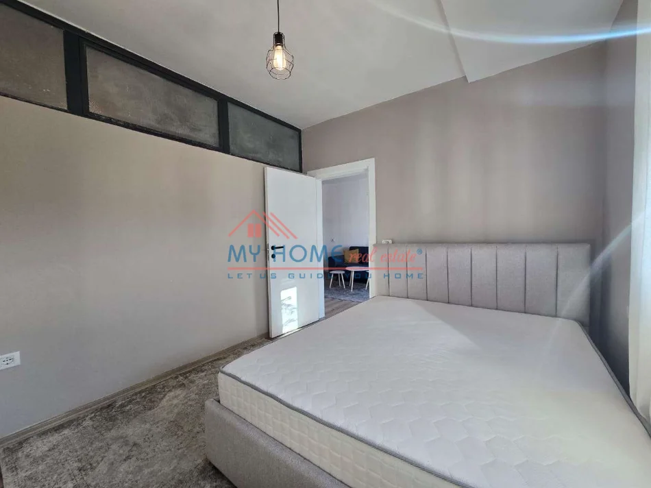 Tirane, jepet me qera apartament 2+1+Ballkon Kati 8, 75 m² 550 € (5 Maji)