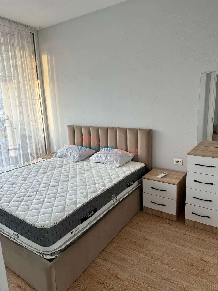 Tirane, jepet me qera apartament 1+1+Ballkon Kati 8, 75 m² 520 € (Rruga Riza Cerova)
