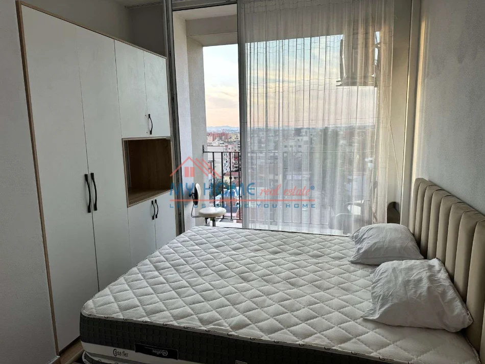 Tirane, jepet me qera apartament 1+1+Ballkon Kati 8, 75 m² 520 € (Rruga Riza Cerova)