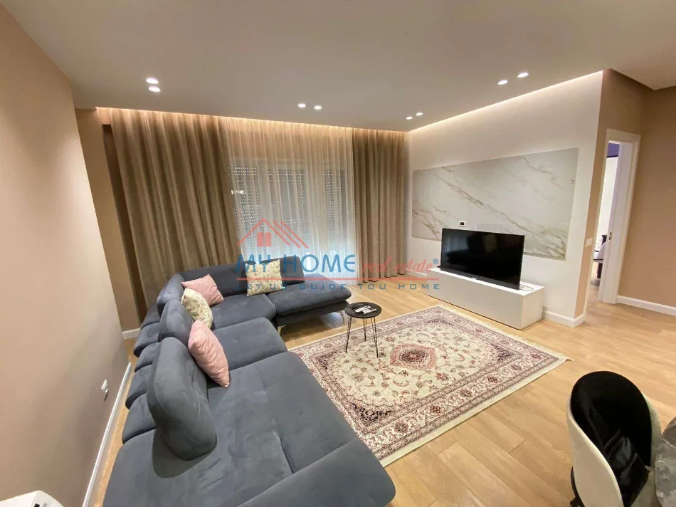 Tirane, jepet me qera apartament 2+1+Ballkon Kati 1, 100 m² 730 € (Rruga e Dibres)