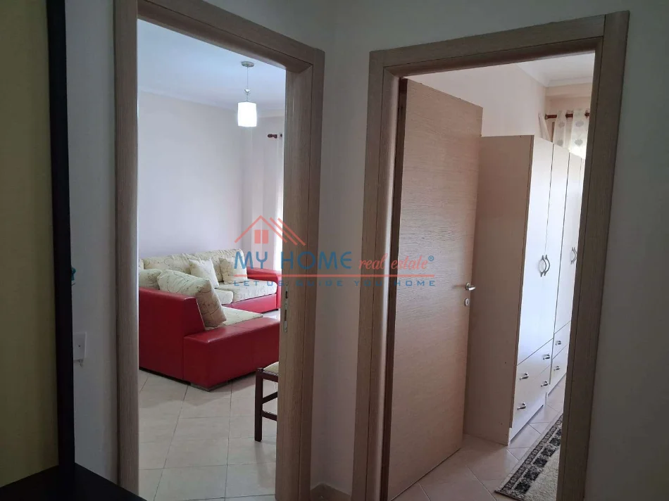 Tirane, jepet me qera apartament 1+1+Ballkon Kati 2, 62 m² 550 € (Rruga Petro Nini Luarasi)