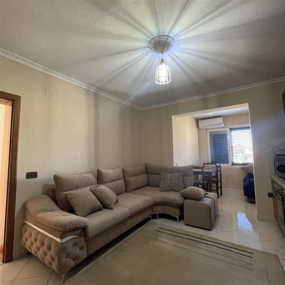 Tirane, jepet me qera shtepi 1+1+Ballkon Kati 1, 70 m² 350 € (Vangjel Koca)