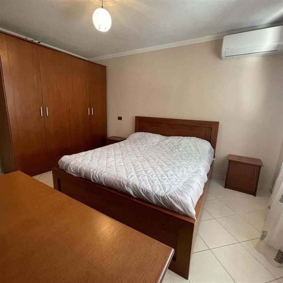 Tirane, jepet me qera shtepi 1+1+Ballkon Kati 1, 70 m² 350 € (Vangjel Koca)