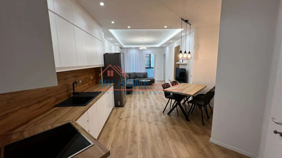 Tirane, jepet me qera apartament 1+1+Ballkon Kati 1, 70 m² 650 € (Xhamia e Tabakeve)