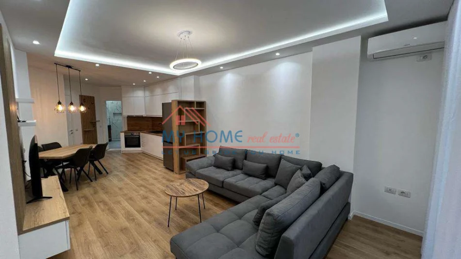Tirane, jepet me qera apartament 1+1+Ballkon Kati 1, 70 m² 650 € (Xhamia e Tabakeve)