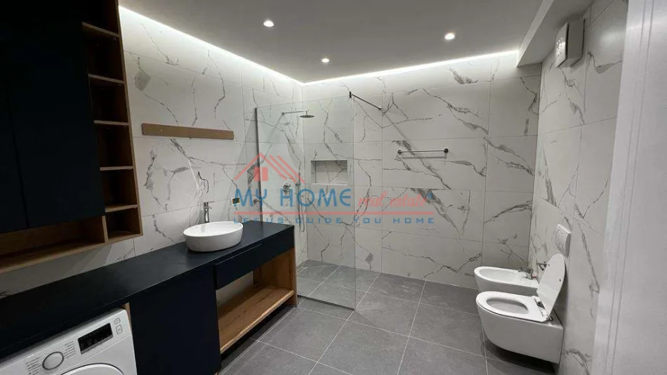 Tirane, jepet me qera apartament 1+1+Ballkon Kati 1, 70 m² 650 € (Xhamia e Tabakeve)