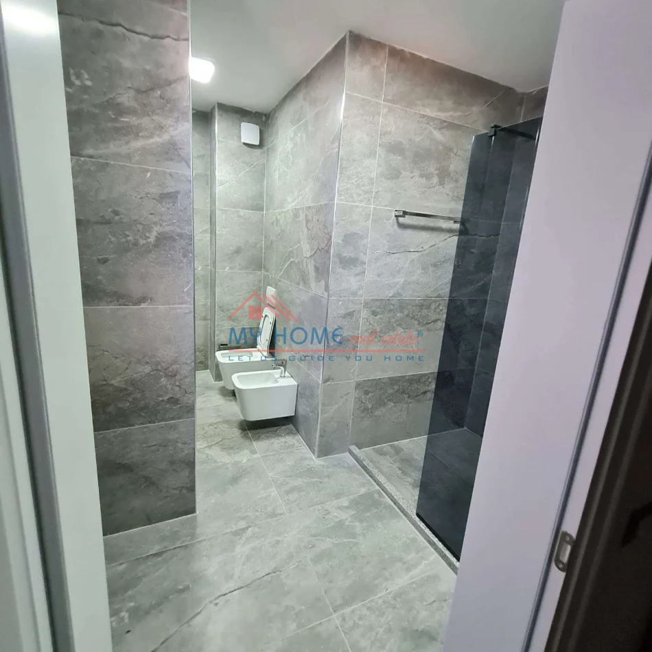 Tirane, jepet me qera apartament 2+1+Ballkon Kati 7, 133 m² 770 € (Zogu i Zi)