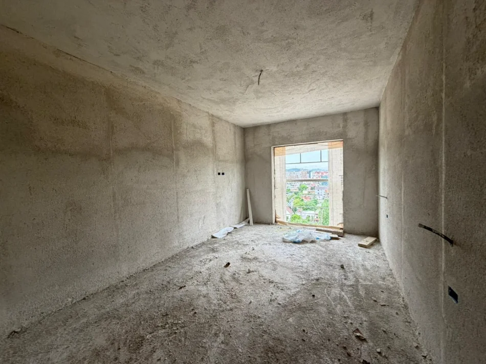 SHITET : 1+1📍Ish Fusha e Aviacionit (Prane Shkolles Dhori Leka) - Faze Suvatimesh || 145,000€ - Sp.94m² - Mundesi si per Investim dhe banim