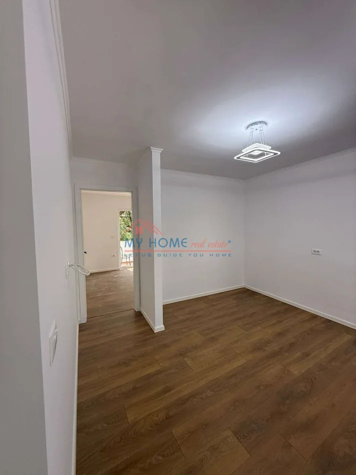 Tirane, shitet apartament 1+1+Ballkon Kati 4, 53 m² 118.000 € (Rruga Xhanfize Keko)