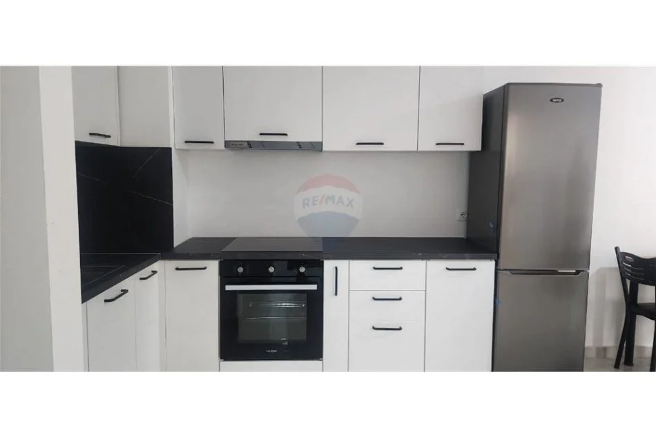 Tirane, jepet me qera apartament 1+1+Ballkon Kati 5, 75 m² 450 € (konresi i manastirit)