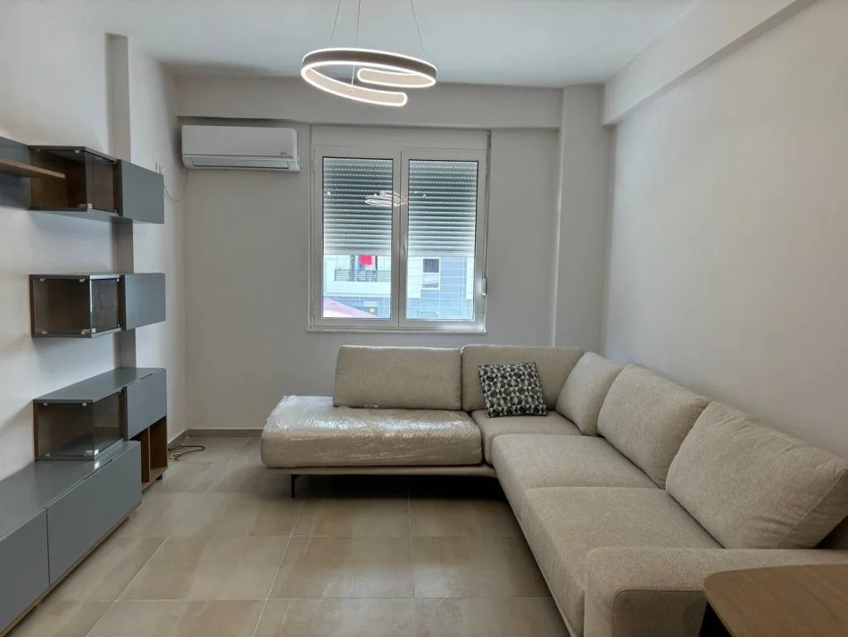 Tirane, jepet me qera apartament 1+1 Kati 3, 64 m² 450 € (Kompleksi Star)