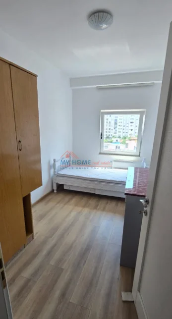 Tirane, jepet me qera apartament 2+1+Ballkon Kati 5, 93 m² 700 € (Vasil Shanto)