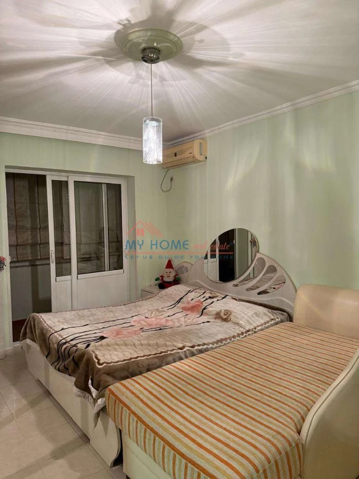 Tirane, jepet me qera apartament 3+1+Ballkon Kati 4, 160 m² 720 € (Xhamllik)