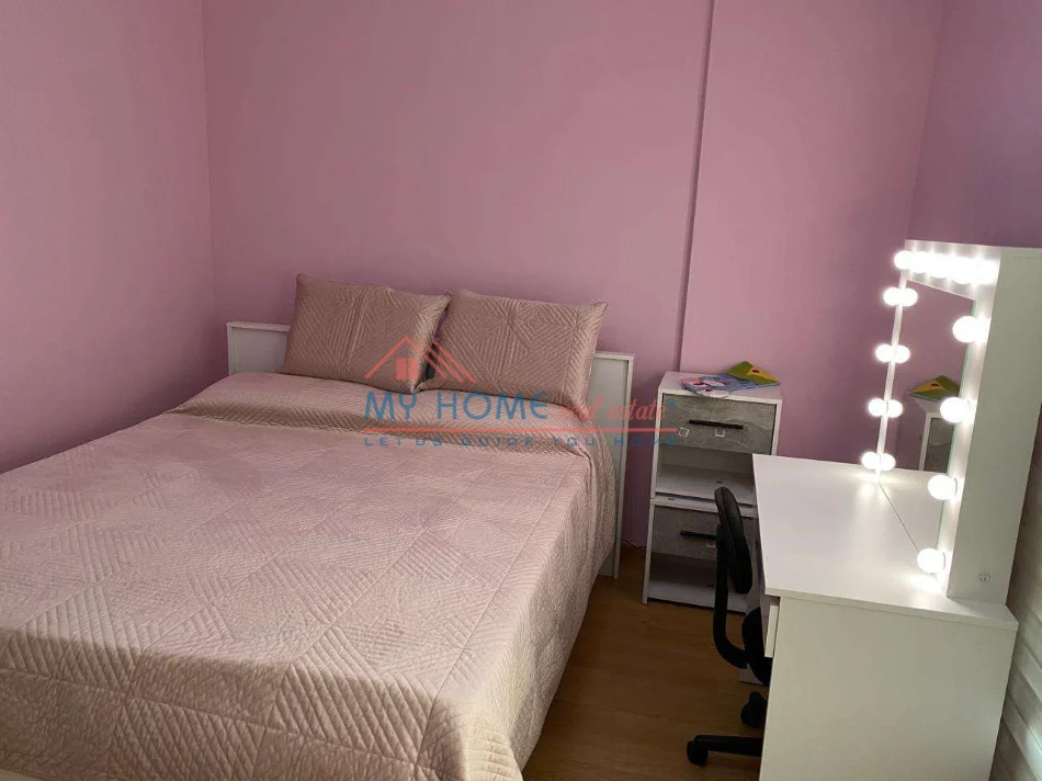Tirane, jepet me qera apartament 2+1+Ballkon Kati 8, 70 m² 800 € (Qender)