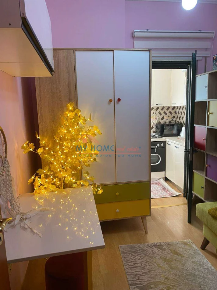 Tirane, jepet me qera apartament 2+1+Ballkon Kati 8, 70 m² 800 € (Qender)