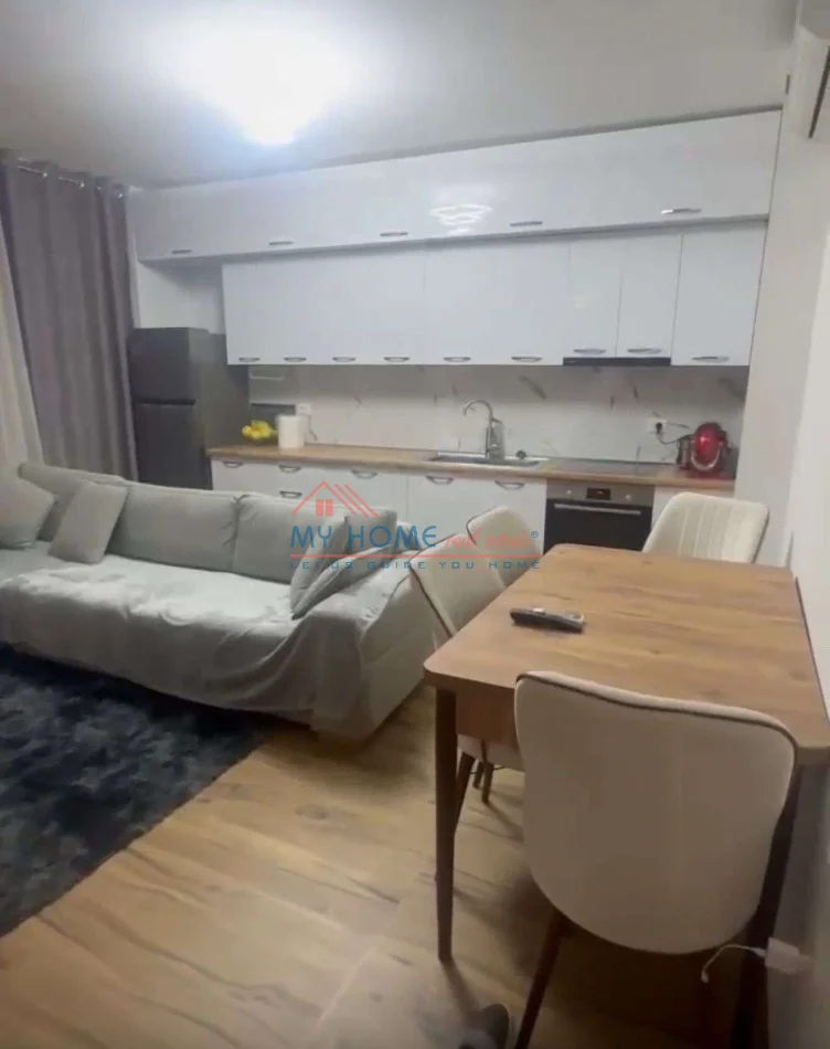 Tirane, jepet me qera apartament 1+1+Ballkon Kati 4, 78 m² 520 € (5 Maji)