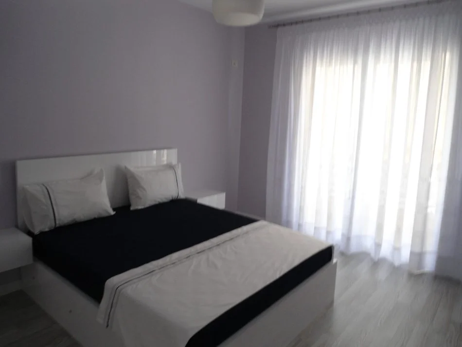 Tirane, jepet me qera apartament 1+1+Ballkon Kati 5, 70 m² 550 € (Ministria e Jashtme)