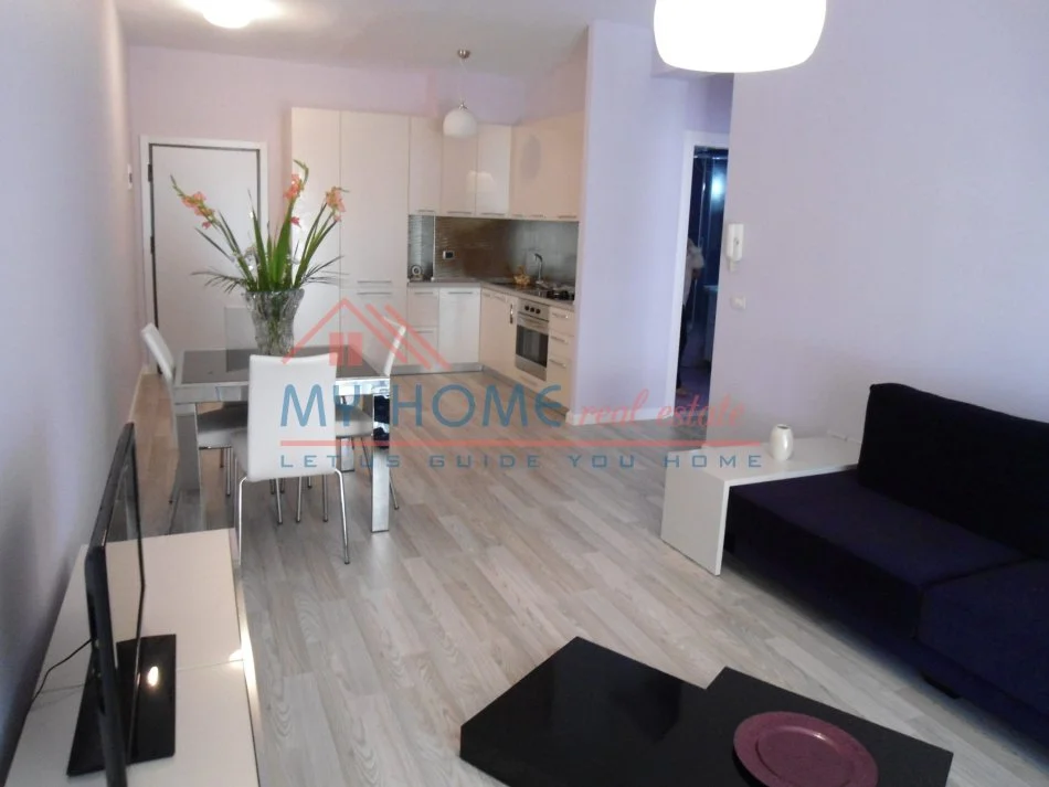 Tirane, jepet me qera apartament 1+1+Ballkon Kati 5, 70 m² 550 € (Ministria e Jashtme)
