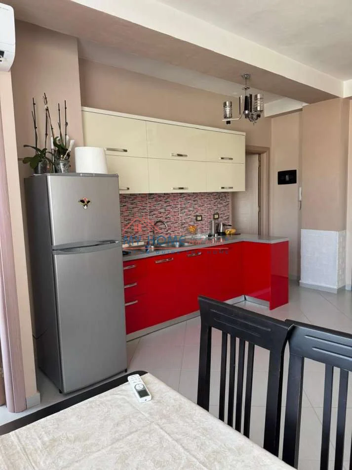 Tirane, jepet me qera apartament 1+1+Ballkon Kati 6, 56 m² 600 € (Rruga Siri Kodra)