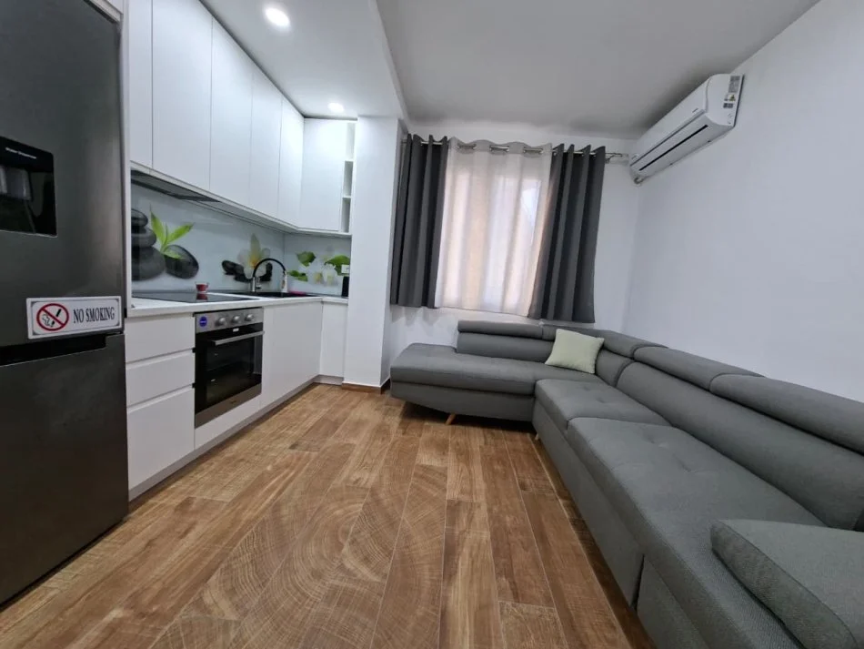 Jepet Me Qira : Shtëpi Private / Me Oborr të madhë 1+1 (📍Vilat Gjermane)