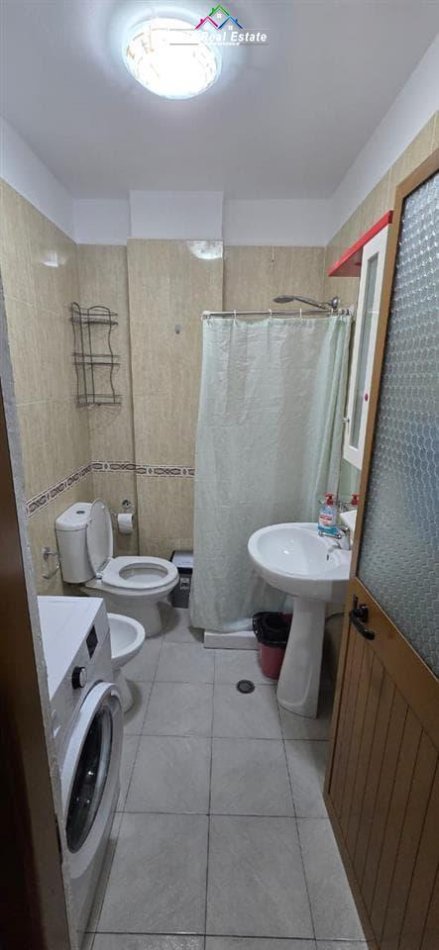 Tirane, jepet me qera apartament 1+1+Ballkon Kati 7, 55 m² 510 € (vace zela)