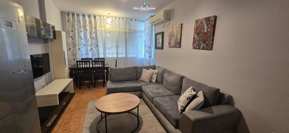 Tirane, jepet me qera apartament 1+1+Ballkon Kati 7, 55 m² 510 € (vace zela)