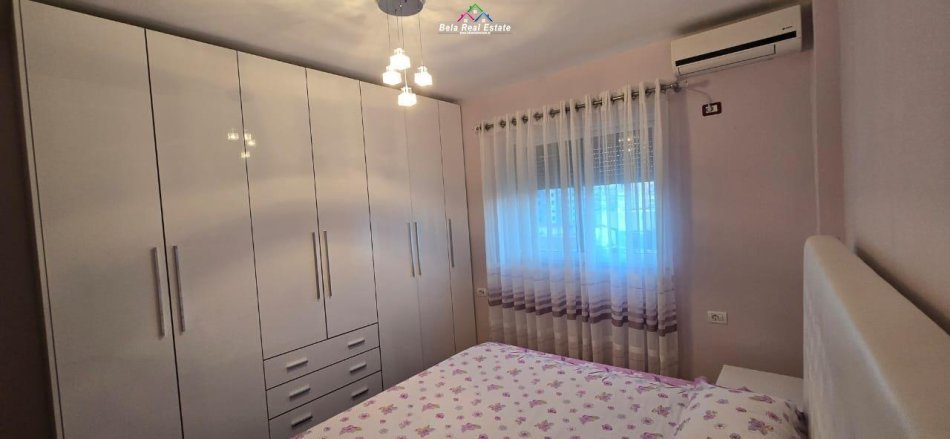 Tirane, jepet me qera apartament 1+1+Ballkon Kati 7, 55 m² 510 € (vace zela)