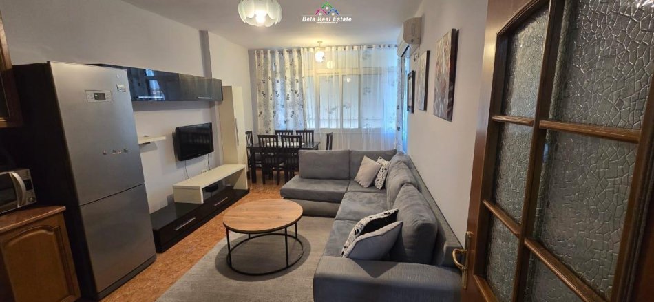 Tirane, jepet me qera apartament 1+1+Ballkon Kati 7, 55 m² 510 € (vace zela)